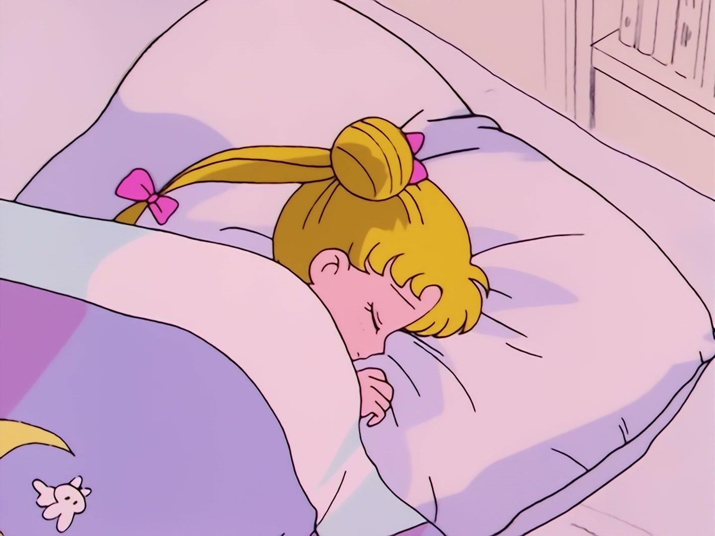 Sailor Moon Ep 1: The Crybaby Usagi's Magnificent Transformation @ 00:02:00