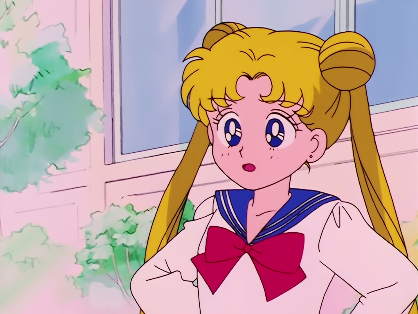 Sailor Moon Ep 1: The Crybaby Usagi's Magnificent Transformation @ 00:05:19