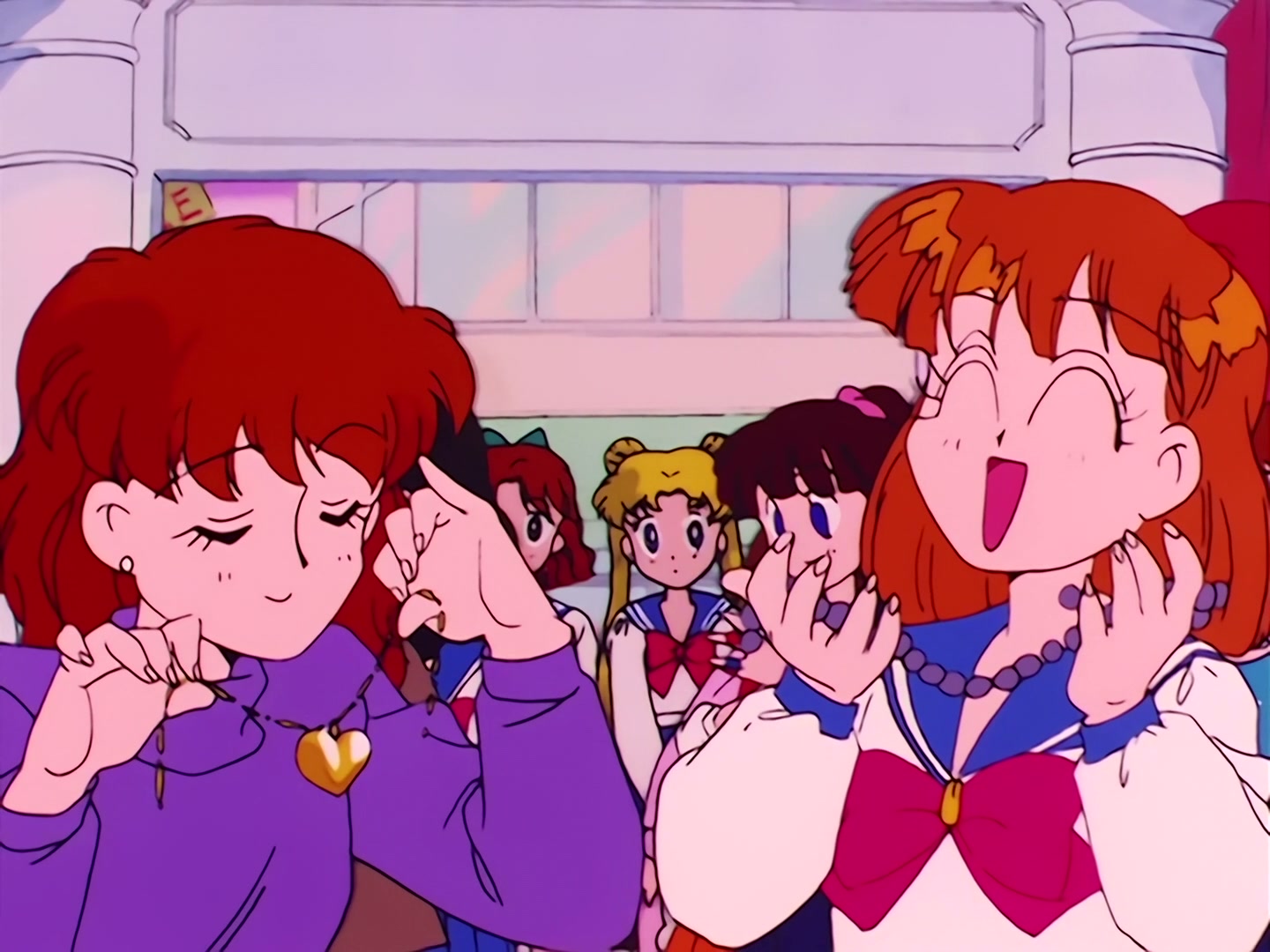 Sailor Moon Ep 1: The Crybaby Usagi's Magnificent Transformation @ 00:07:12