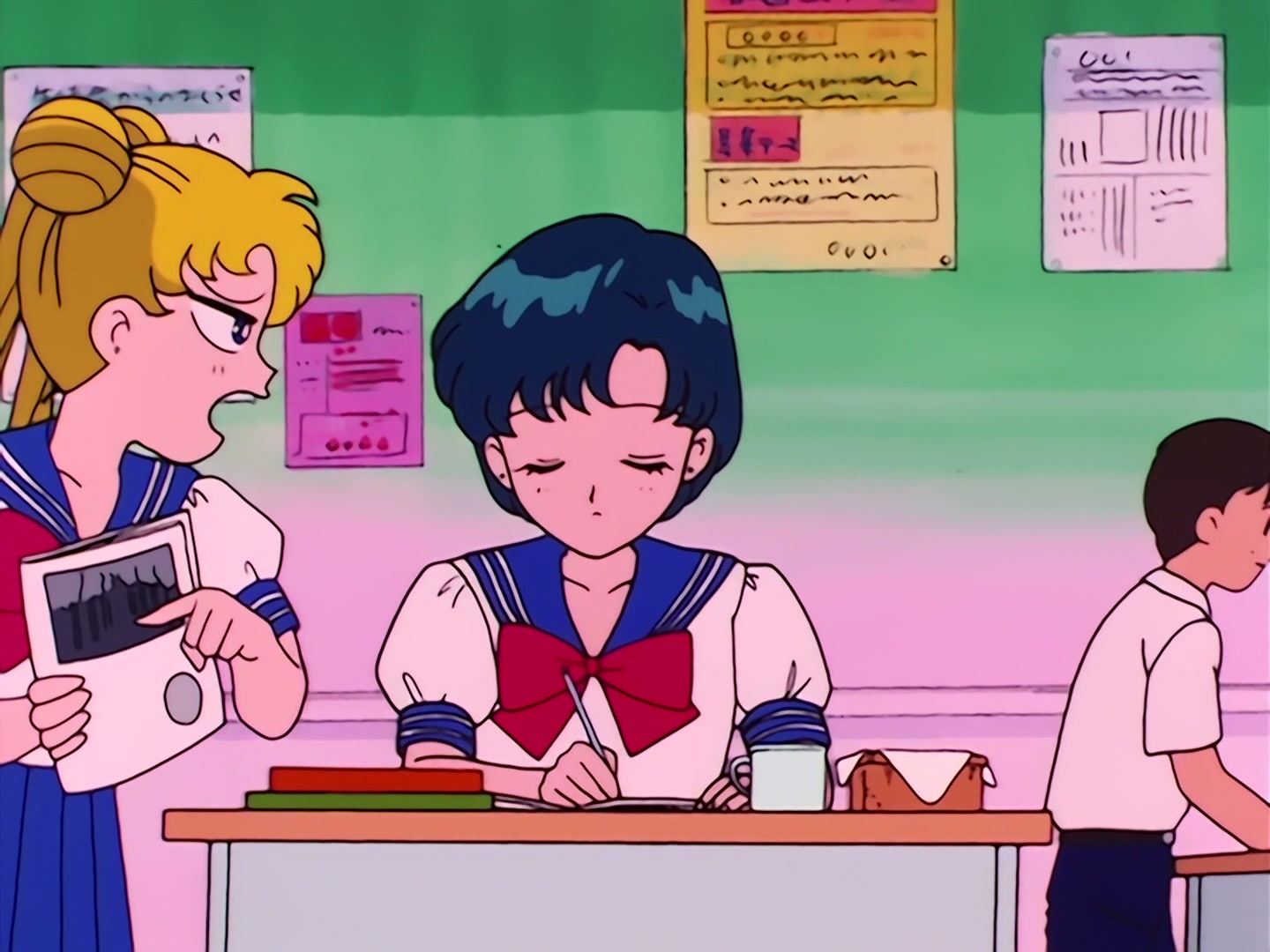 Sailor Moon Ep 17: Is Usagi a Model? The Focus of the Monster Camera @ 00:03:22