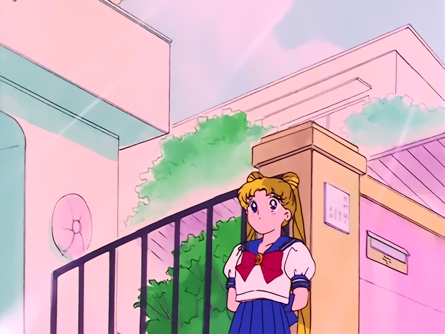 Sailor Moon Ep 17: Is Usagi a Model? The Focus of the Monster Camera @ 00:09:04
