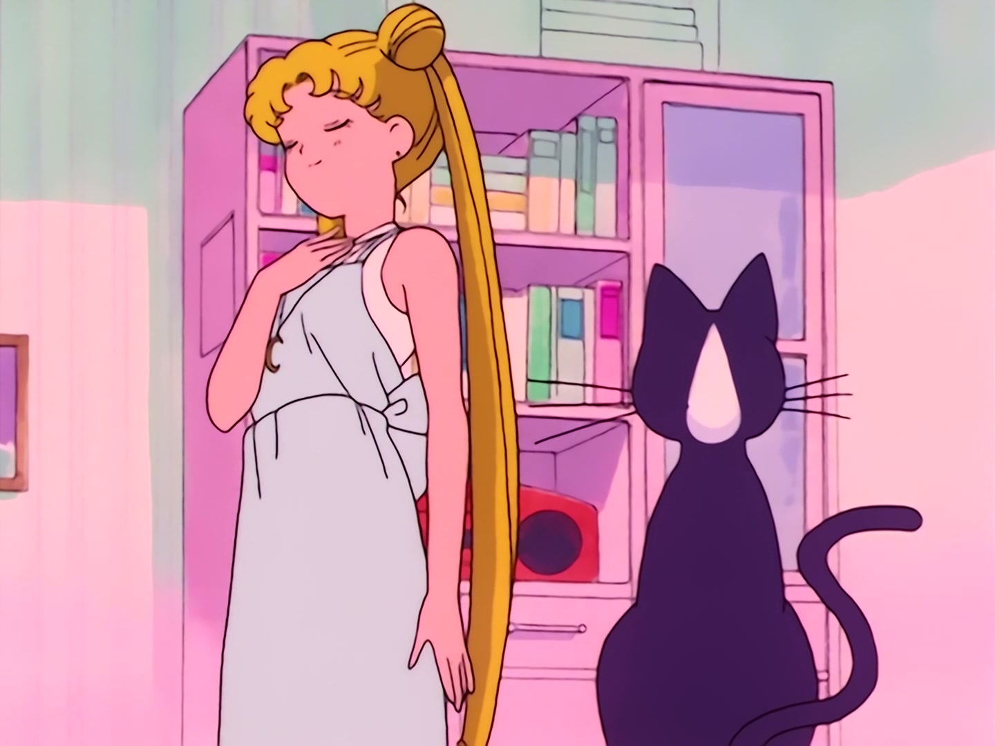 Sailor Moon Ep 17: Is Usagi a Model? The Focus of the Monster Camera @ 00:10:01