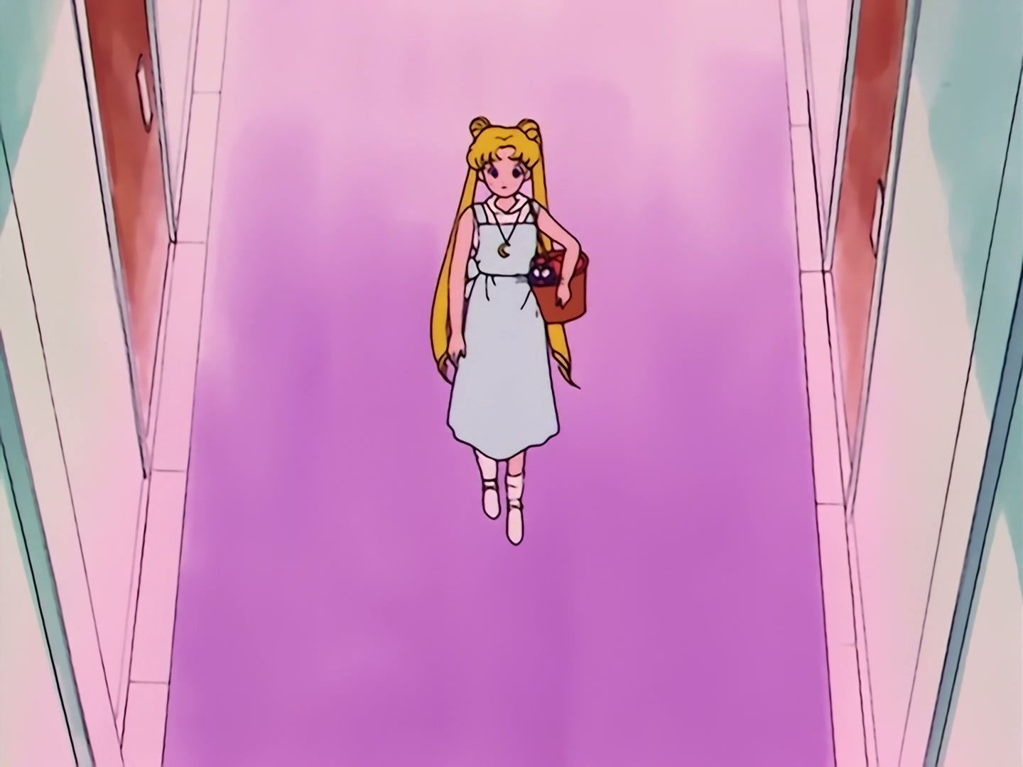 Sailor Moon Ep 17: Is Usagi a Model? The Focus of the Monster Camera @ 00:10:48