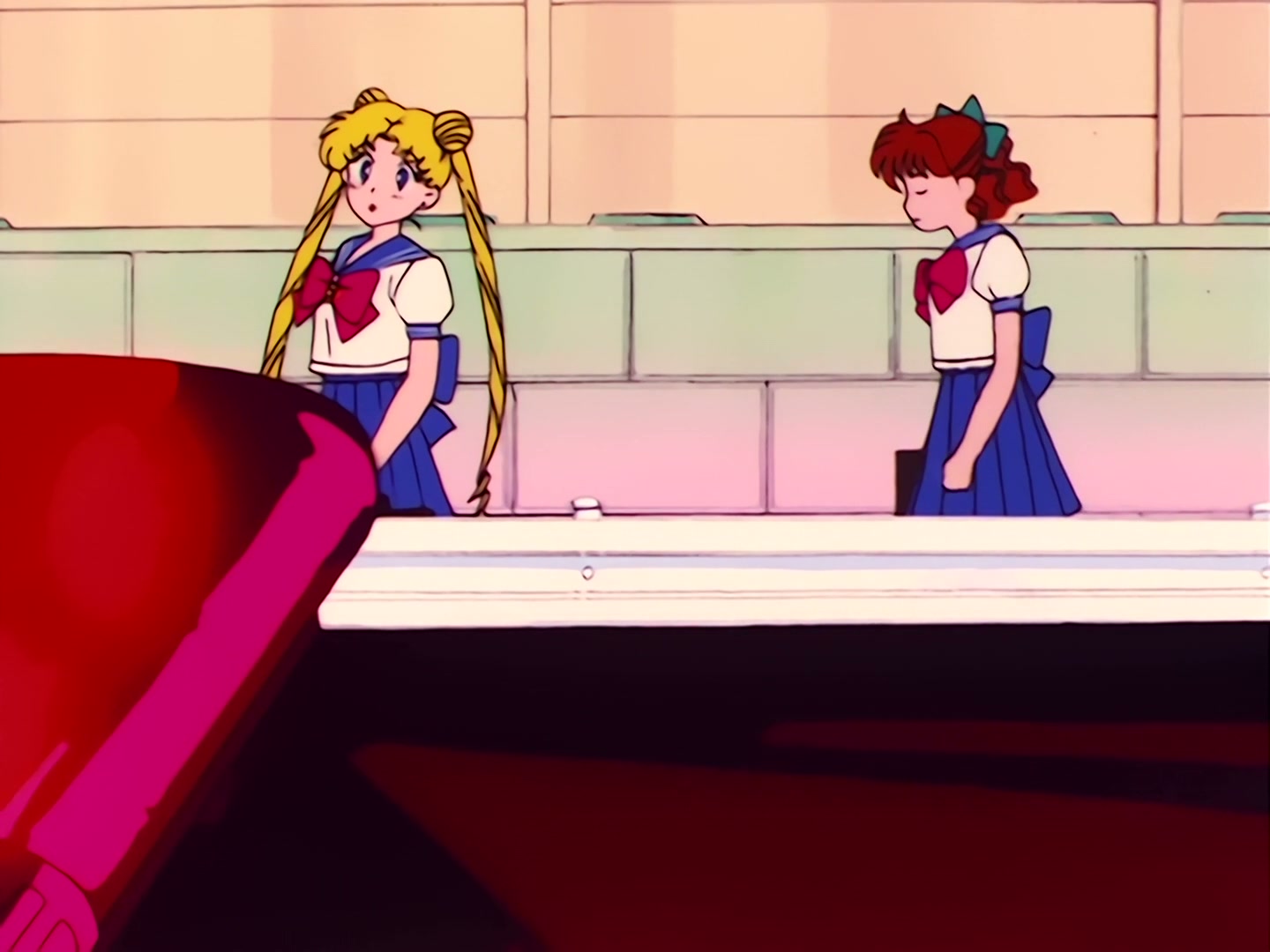 Sailor Moon Ep 22: Romance Under the Moon! Usagi's First Kiss @ 00:02:47