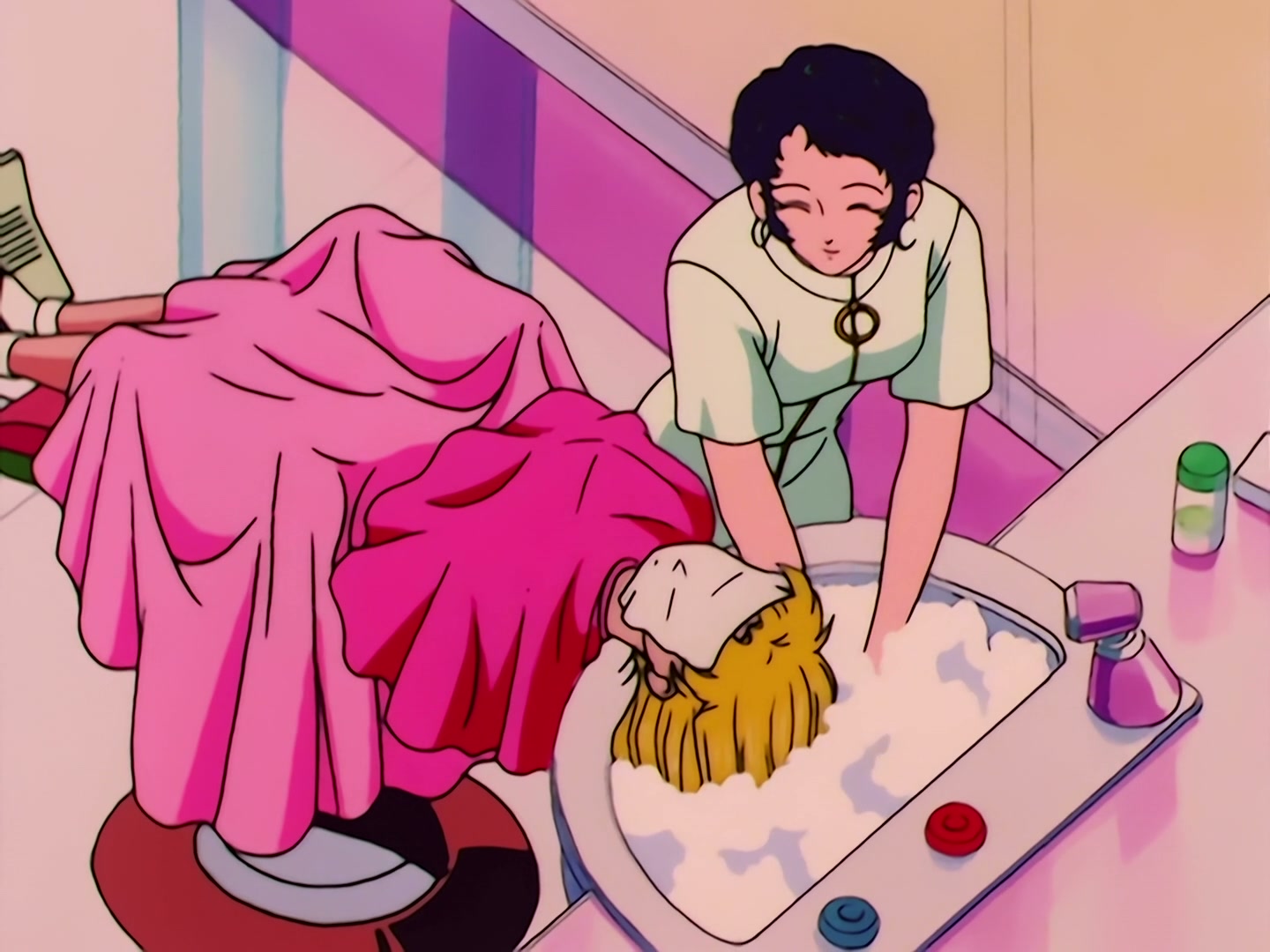 Sailor Moon Ep 36: Usagi is Confused! Is Tuxedo Mask Evil? @ 00:08:47