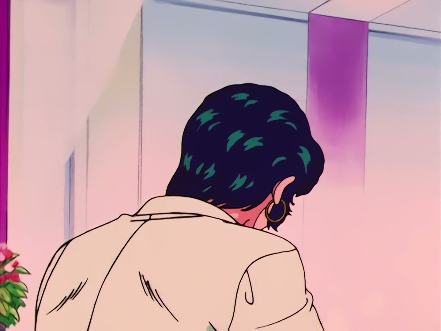 Sailor Moon Ep 36: Usagi is Confused! Is Tuxedo Mask Evil? @ 00:09:04